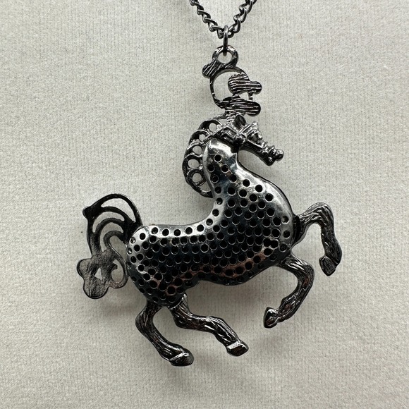 The Unbranded Brand Jewelry - Vintage 90s Gunmetal Tone Black Horse Pendant Necklace‎ Women's Classic Jewelry